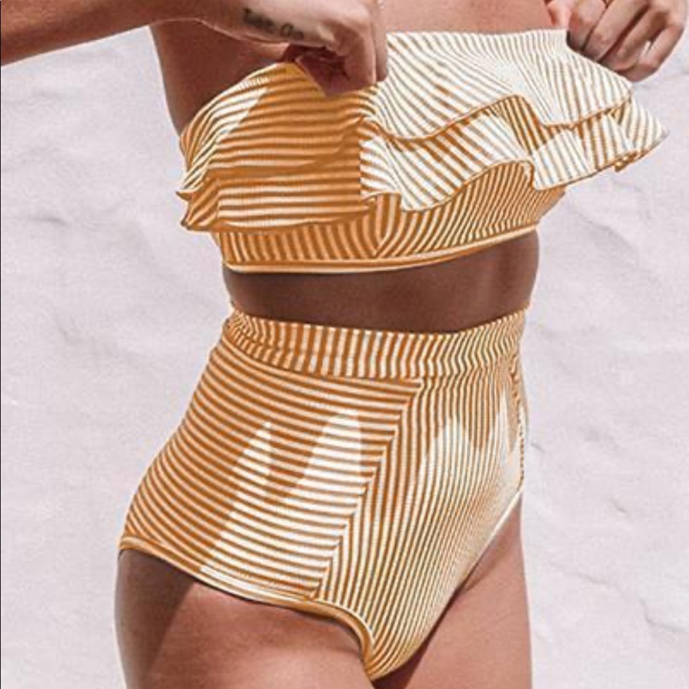 SOLD❌NWOT High Waist Striped Ruffle Bikini Set